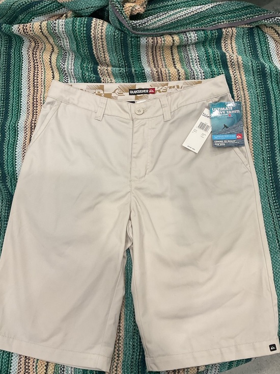 Quiksilver Other - Vintage 2010 Quiksilver Men’s Cream Flat Front Performance Shorts